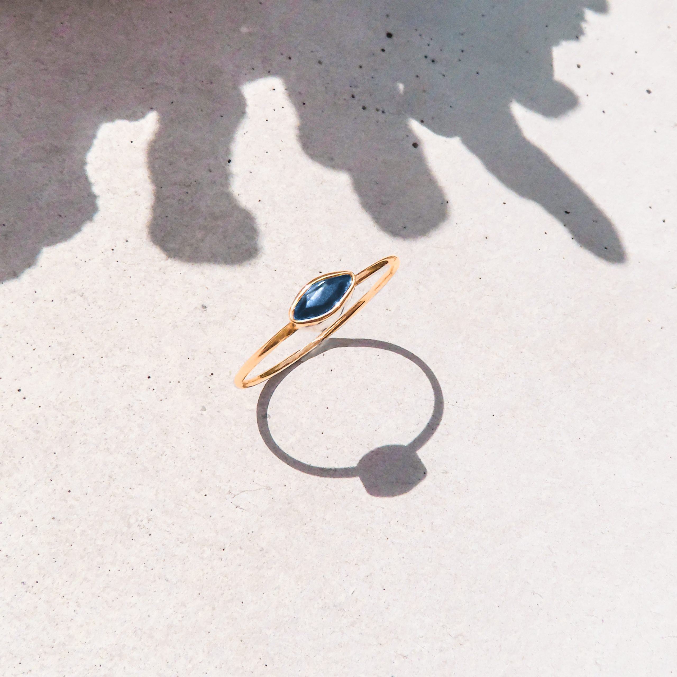 The Bold Joy Ring in 14 ct. yellow gold with a Sapphire