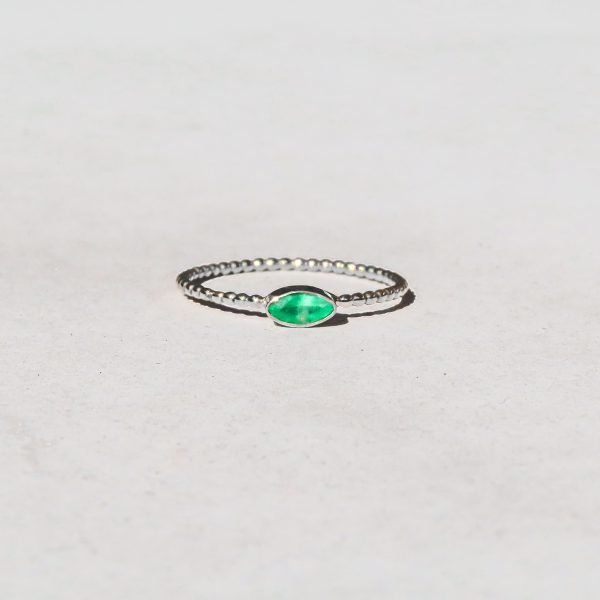 Joy ring in sterling silver with an emerald