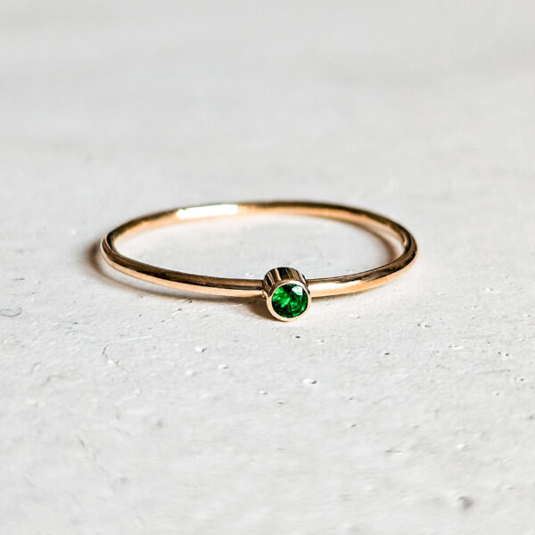 Birthstone Ring May - Emerald in 14k gold