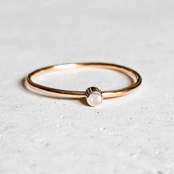 Birthstone Ring June - Moonstone in 14k gold