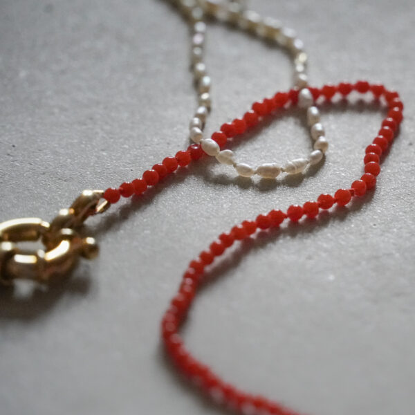 La Mer necklace Coral and Pearl with a 14 ct. gold clasp