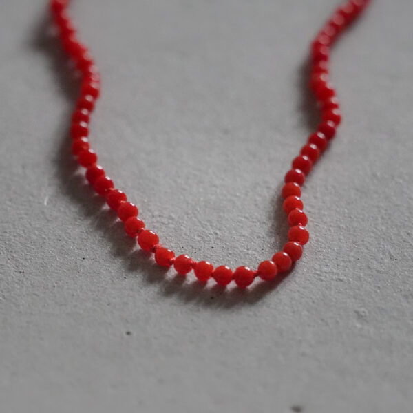 La Mer coral necklace zoom-in on beads