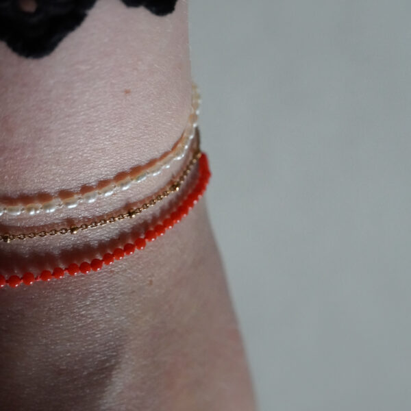 La Mer Coral Bracelet, La Mer Pearl Bracelet en de Droplet Bracelet in 14-karaats geelgoud