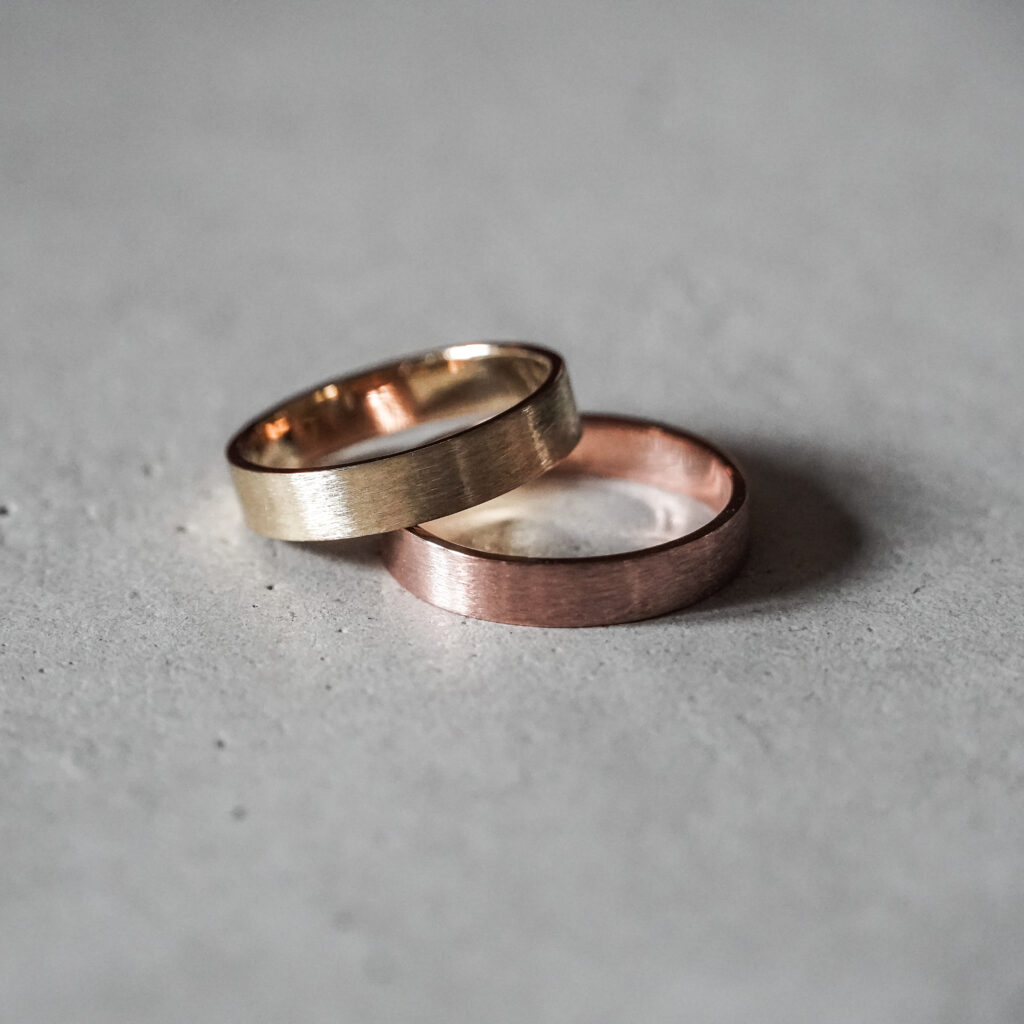 Custom his and his wedding rings in yellow gold and red gold Custom his and his wedding rings in yellow gold and red gold